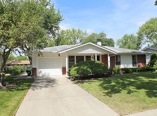 574 Oak St, Elk Grove Village, IL 60007