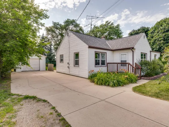 3900 S Beaumont Ave, Kansasville, WI 53139