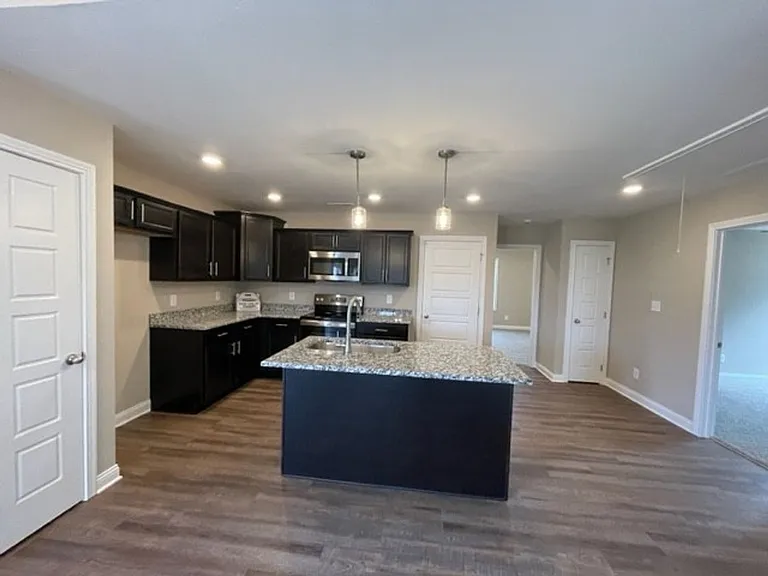 501 Lucky Ln — Photo 3