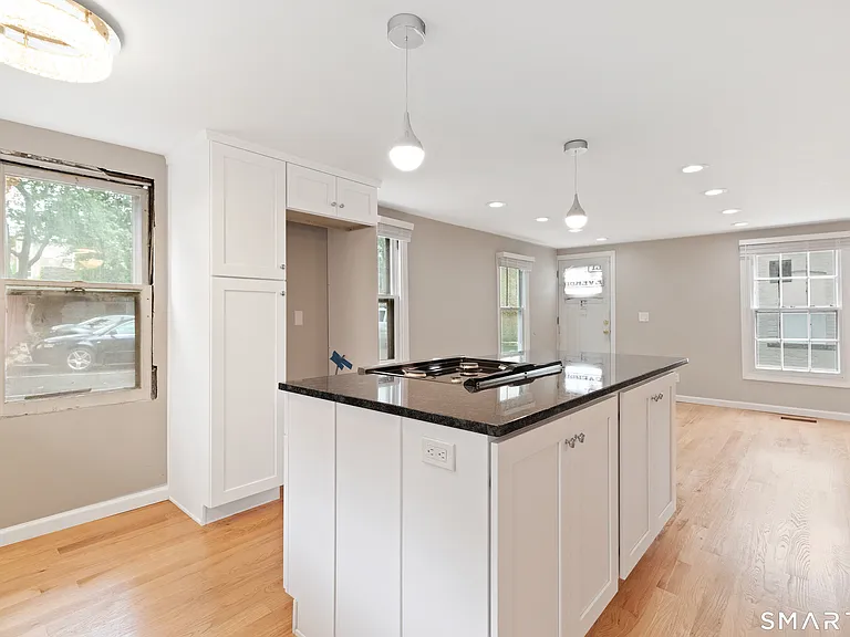 601 Chapel St #B — Photo 6