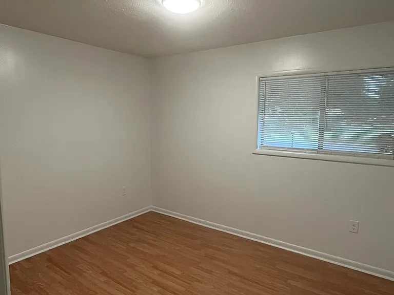 3321 Suncrest Dr — Photo 7