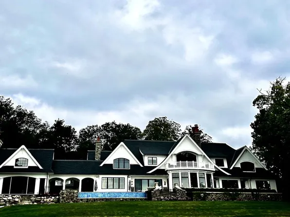 999 Snake ROAD, Lake Geneva, WI 53147