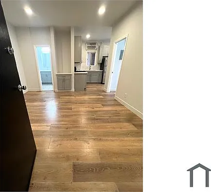 1325 Ingraham St #101 — Photo 1