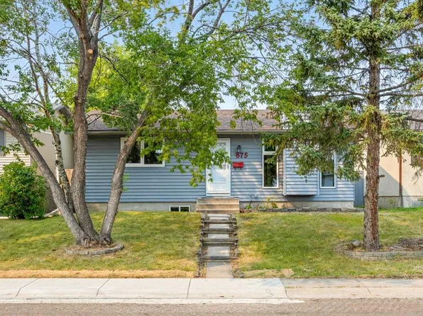 875 N Pinecliff Dr NE, Calgary, AB T1Y 3Y3