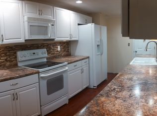 81 Meadowlark Ln, Springfield, IL 62702