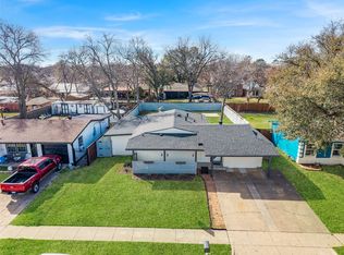 1306 E Lovers Ln, Arlington, TX