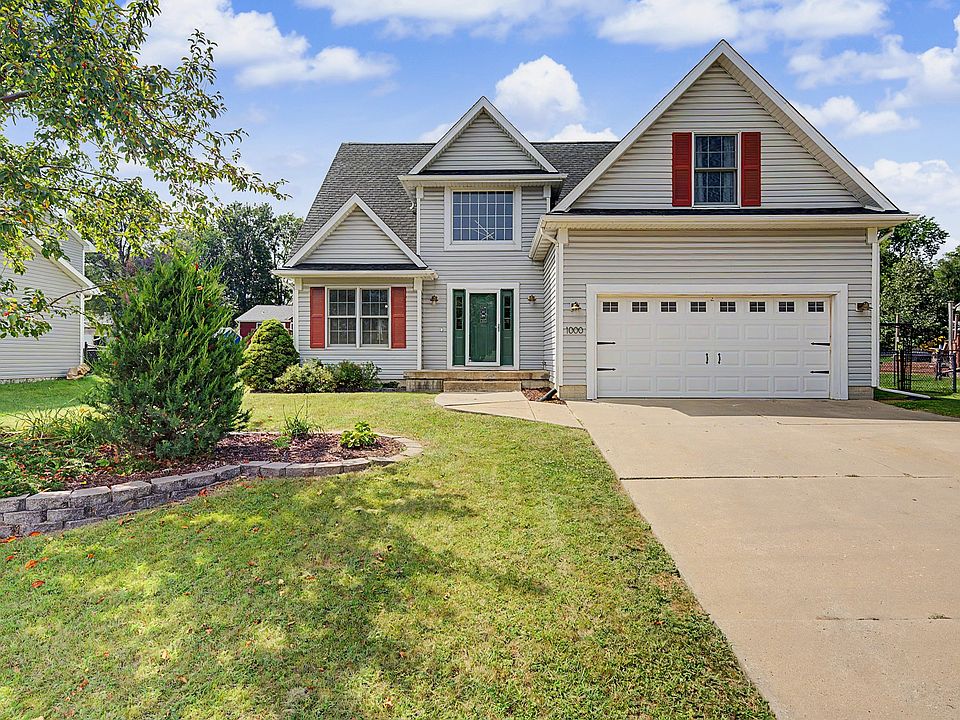 1st image of 1000 NE Parkside Ct
