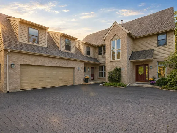 840 Huntley Woods Dr, Crete, IL 60417