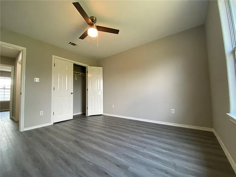 504 Debra Dr — Photo 19