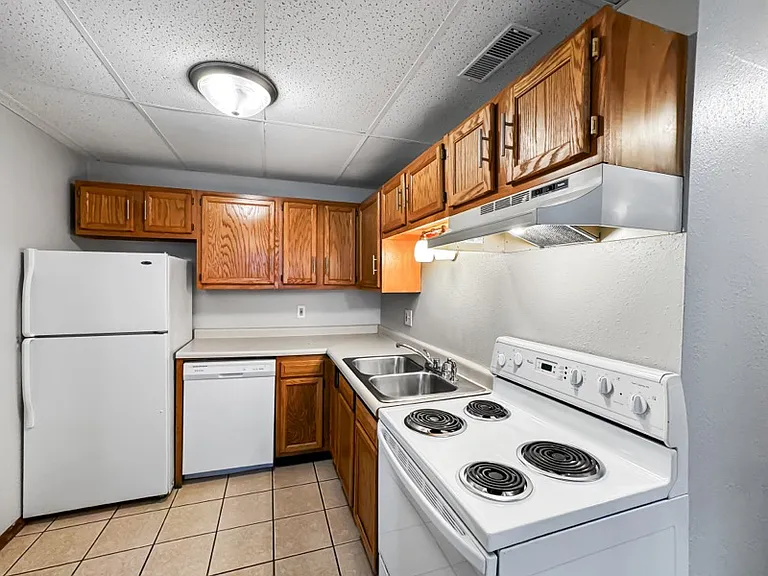 111 Cottonwood St #12 — Photo 4