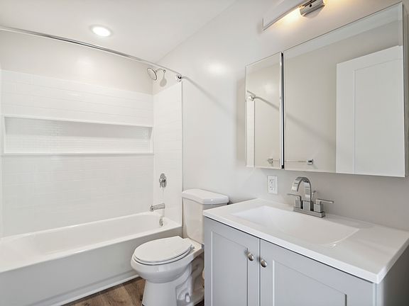 4th image of 5310 Whitby Ave #207