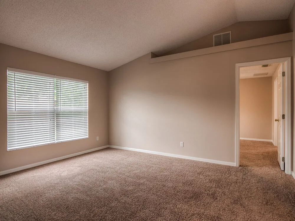 3 bed, 2.0 bath, 1585 sqft, $3,230 — Photo 2