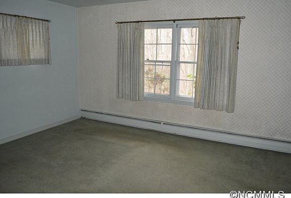 4th image of 594 Country Club Dr