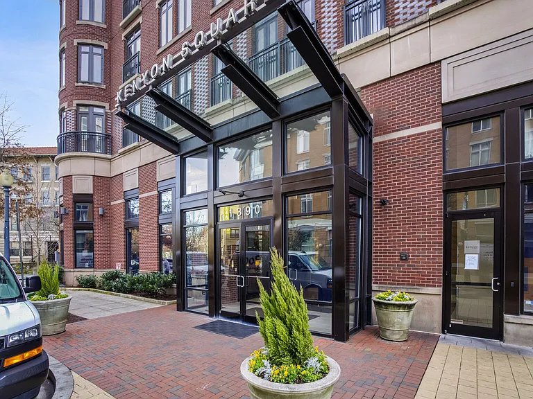 1390 Kenyon St NW #813 — Photo 12