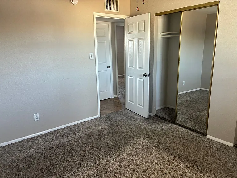 3426 E Hillery Dr — Photo 21