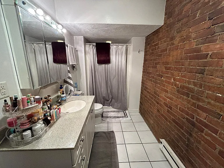235 W Newton St #2 — Photo 6