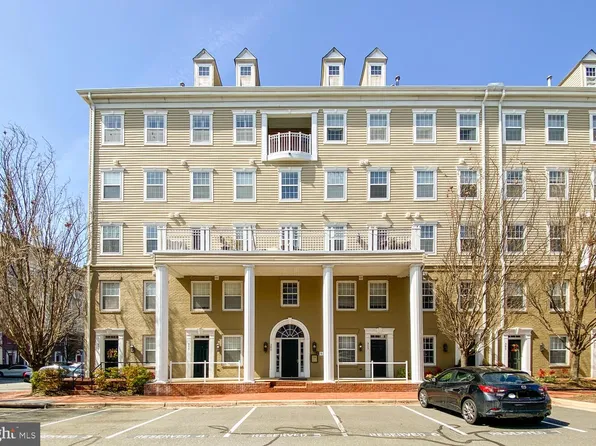 305 S Payne St #17, Alexandria, VA 22314