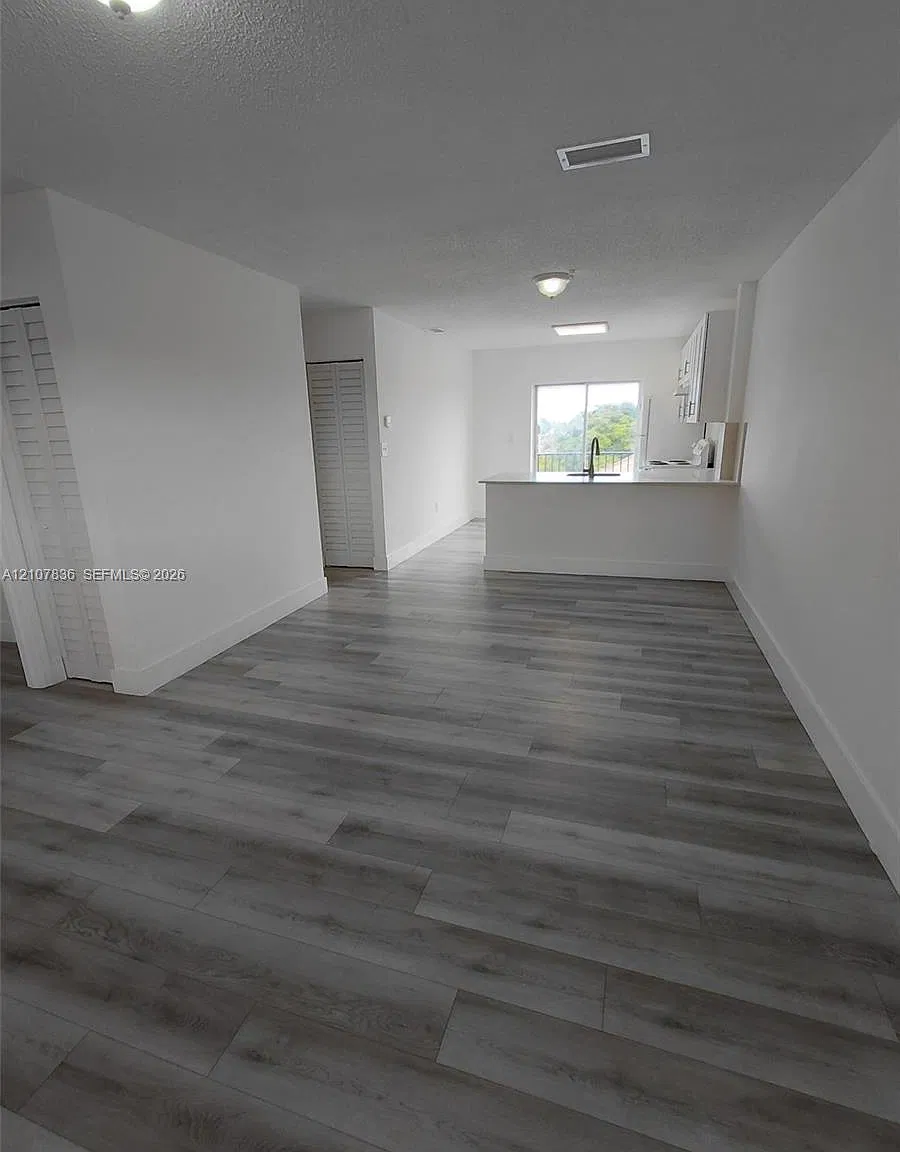 Las Villas Segovia Condo — Photo 2