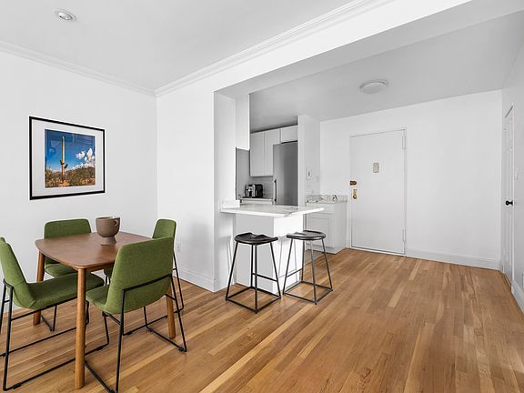 5th image of 100 Bank St APT 5J
