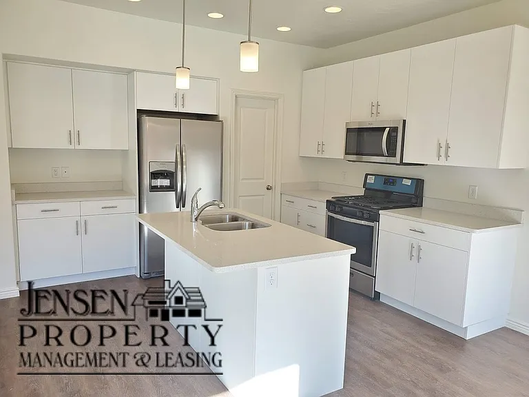 3294 E Tanoak Dr — Photo 3