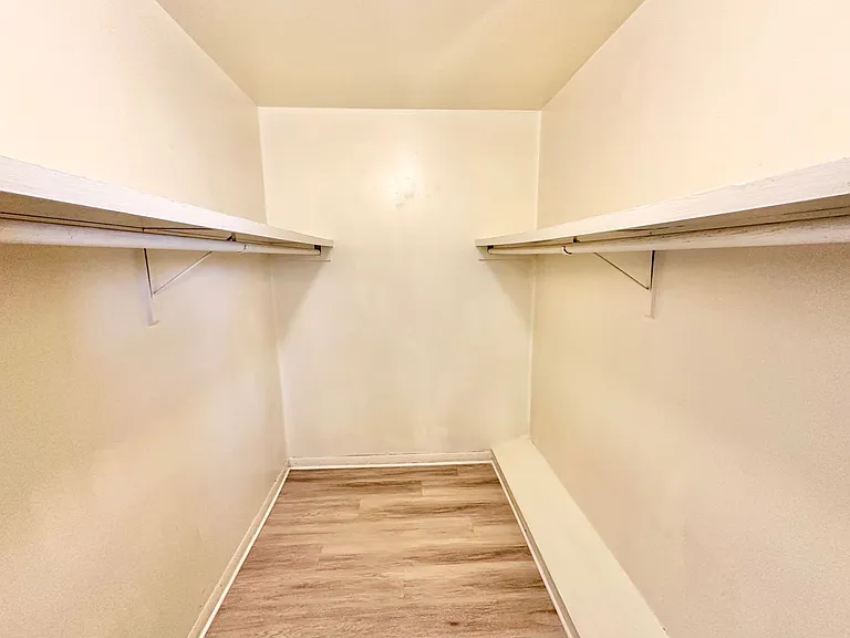 419 W Sycamore St — Photo 16