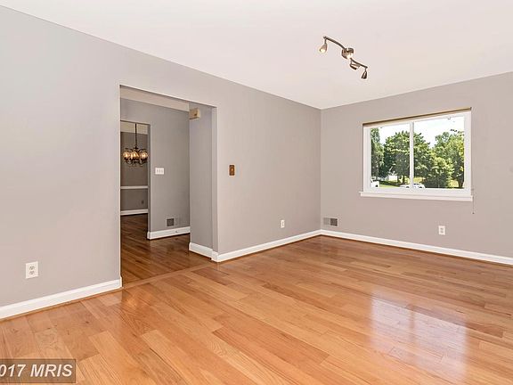 3rd image of 11293 Windsor Ct