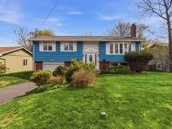 107 Flamingo Dr, Halifax, NS B3M 1T2