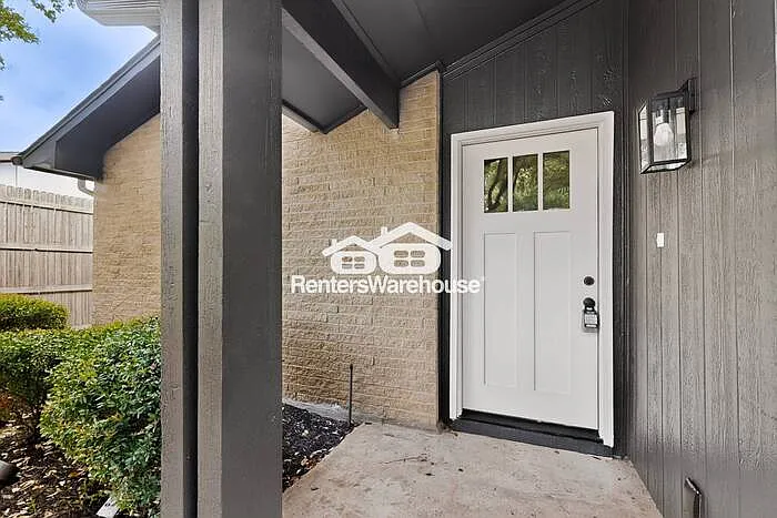 913 Overdowns Dr — Photo 5