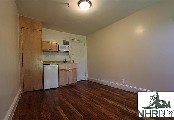 3rd image of 133 W 15th St APT 16