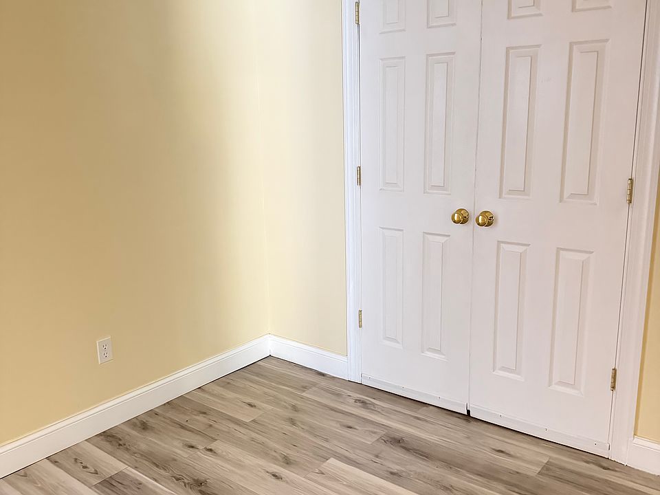 1st image of 17 Waring Dr