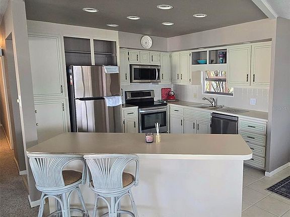 5th image of 271 Colonial Blvd #11
