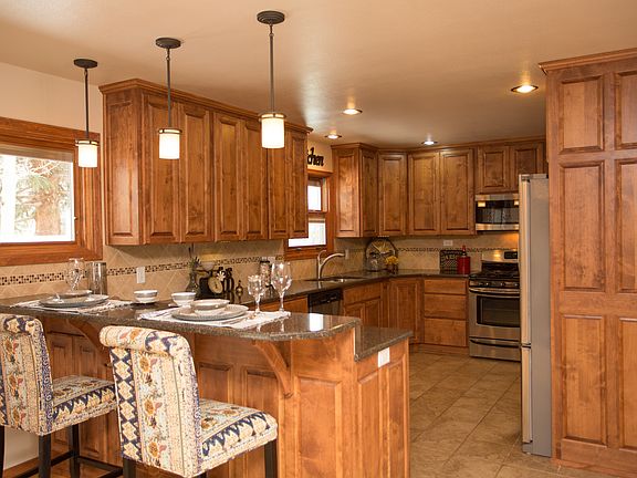 4th image of 1055 Colina Dr