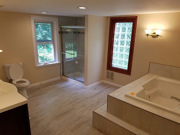 masterbath with jacuzzi
