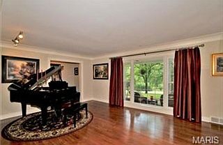 3rd image of 860 Revere Dr