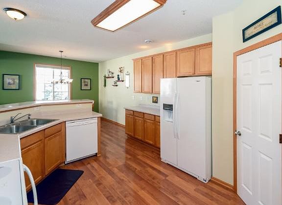 5th image of 4659 Blaine Ave