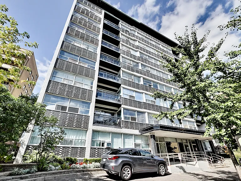 680 Roselawn Ave — Photo 37