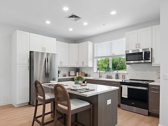 4th image of 3000 Emily Ln #5202