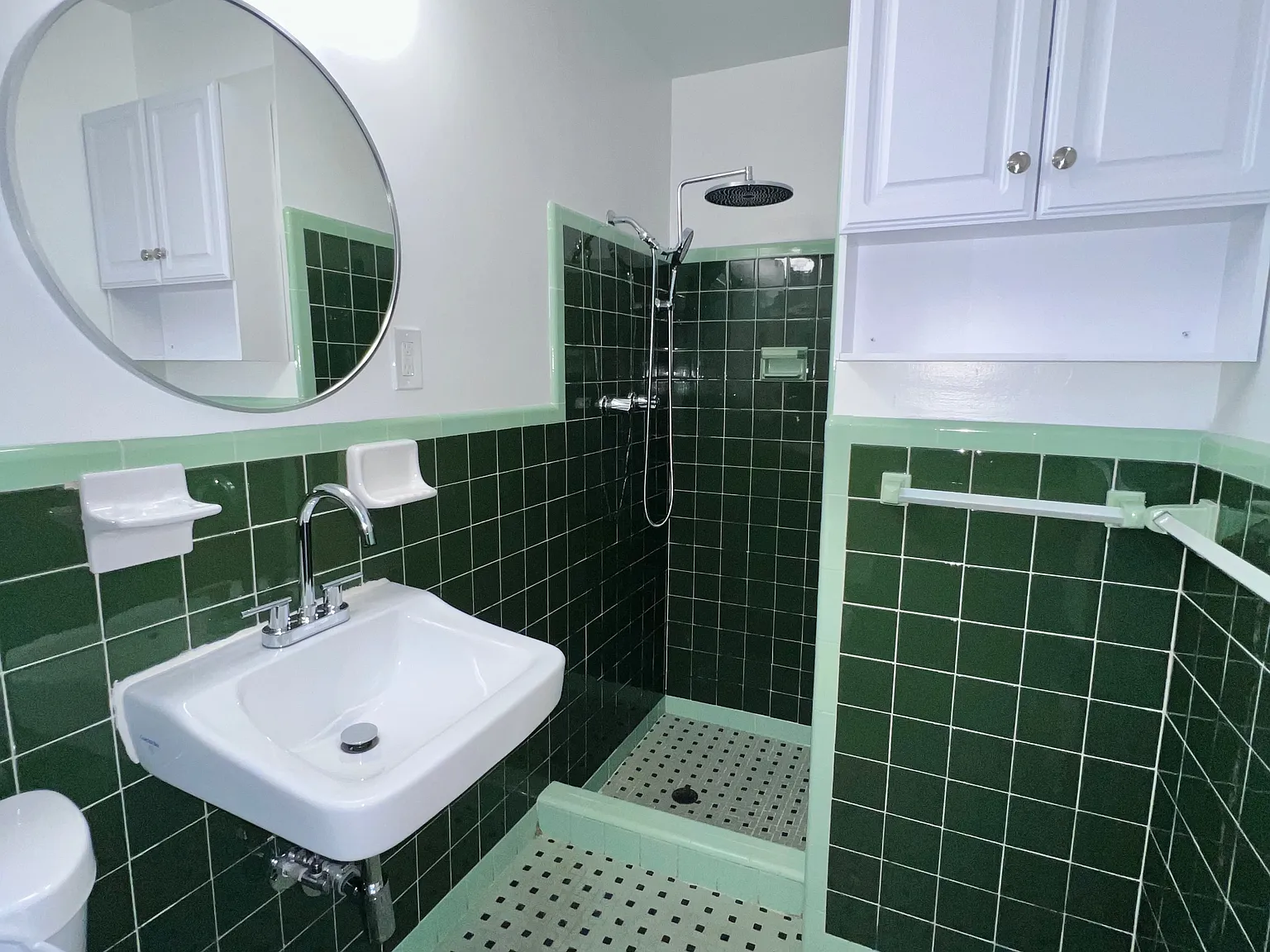 Studio, 300 sqft, $1,300 — Photo 2