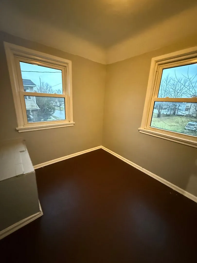 3bd Single Lee/Harvard Section 8/Cash Pay *1/2 Off Security Deposit Special* — Photo 4