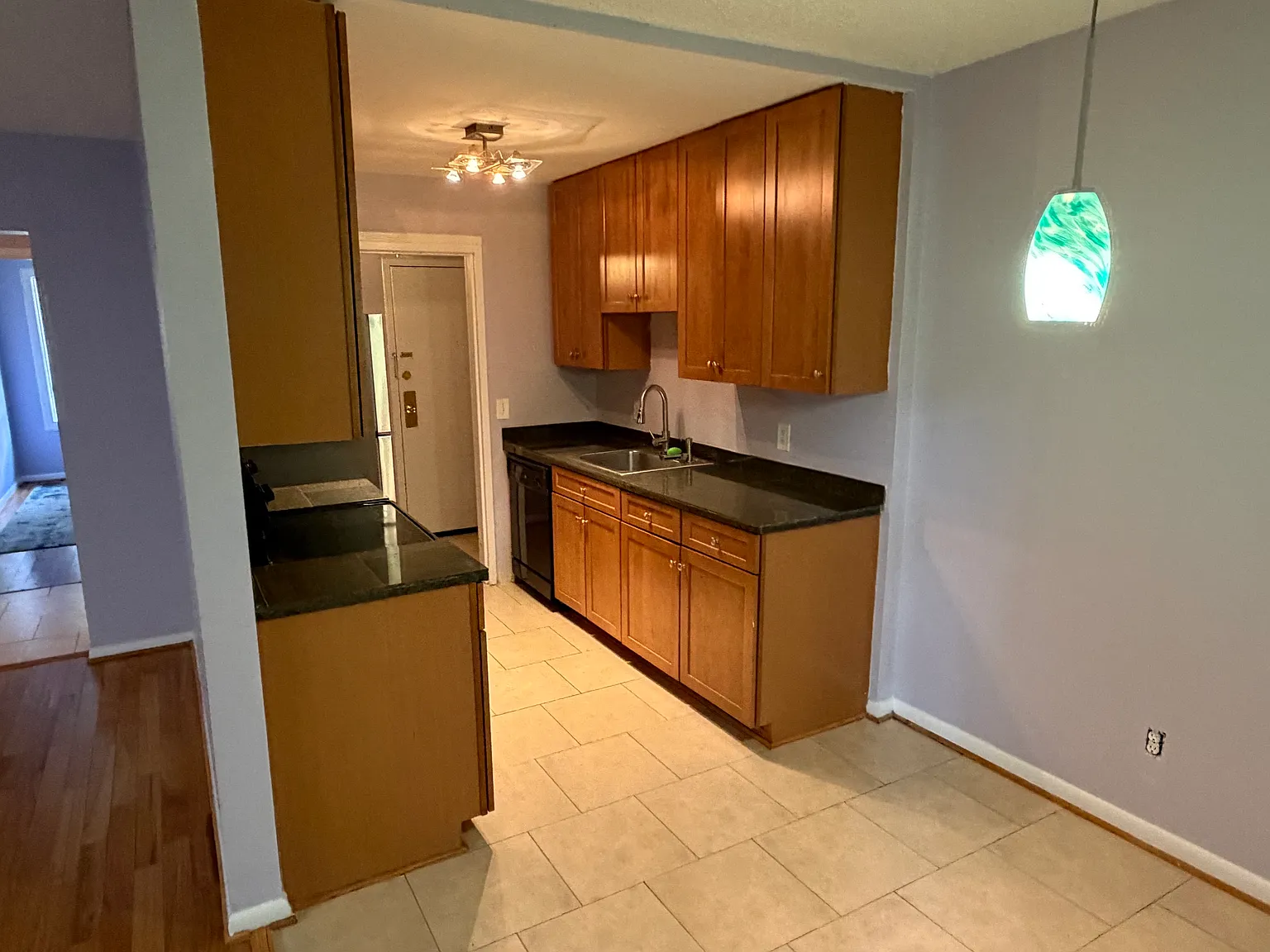 3 bed, 1029 sqft, $2,350 — Photo 3