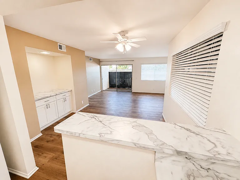 Del Ciervo Apartments — Photo 49