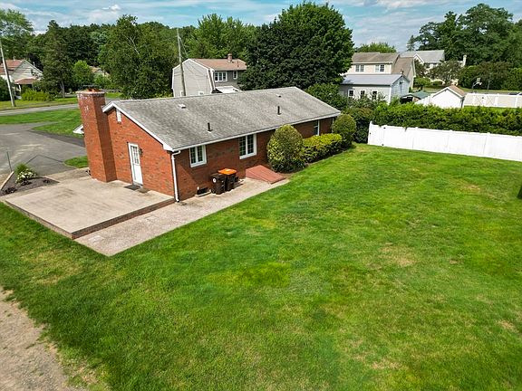5th image of 571 Mill St