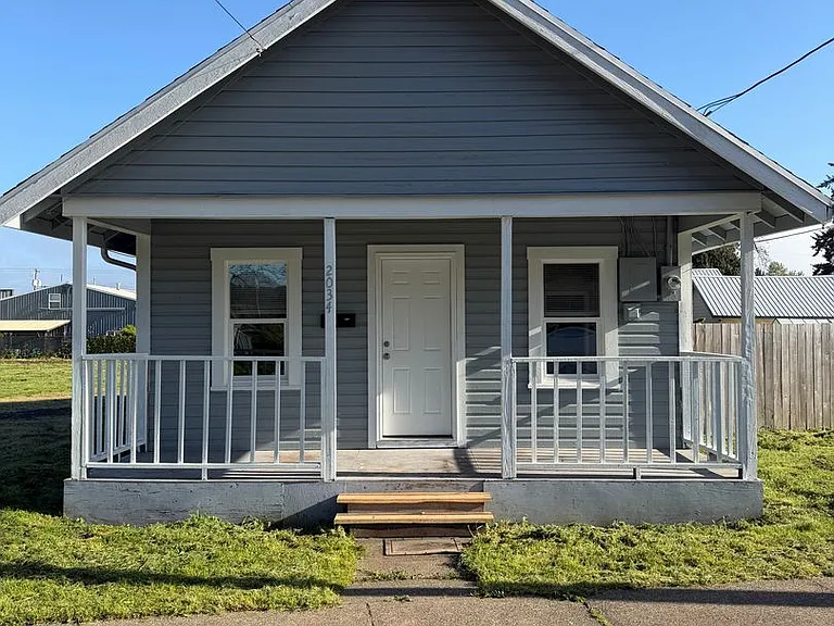 2034 Long St — Photo 1