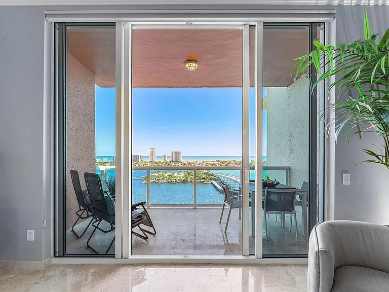 2640 Lake Shore Dr #2215 — Photo 3