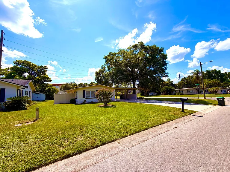 513 Balfour Dr — Photo 6