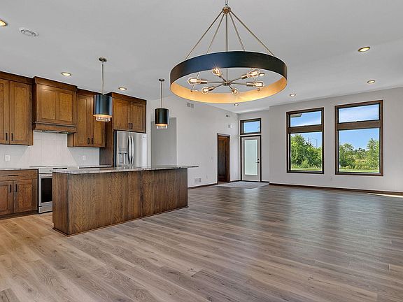 3rd image of 3401 Wildflower Rd S