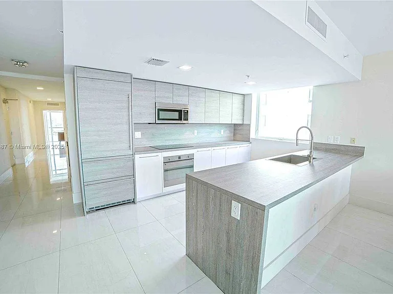 Sunny Isles Blvd — Photo 8