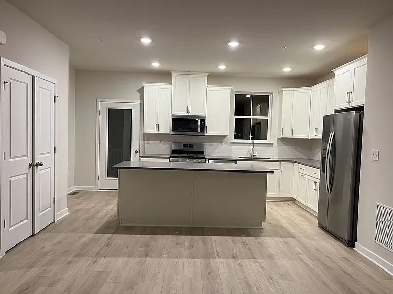 114 Continental Way — Photo 10