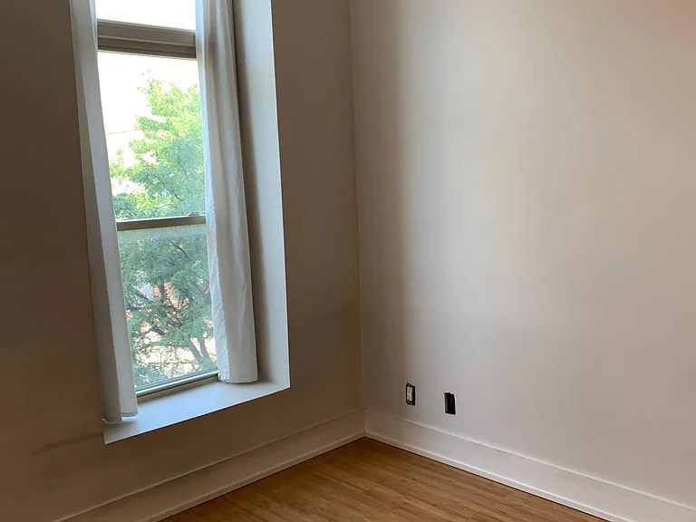 1047 W Madison St #201 — Photo 4