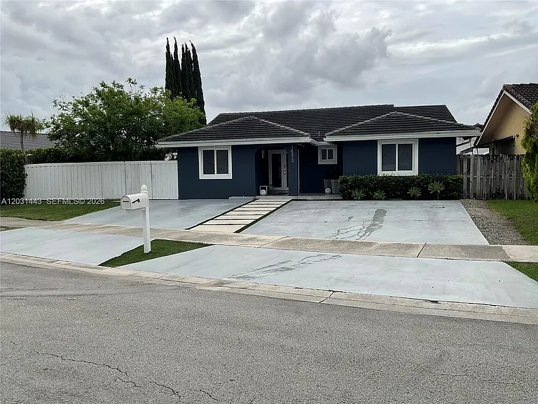 14573 SW 98th Ter — Photo 2
